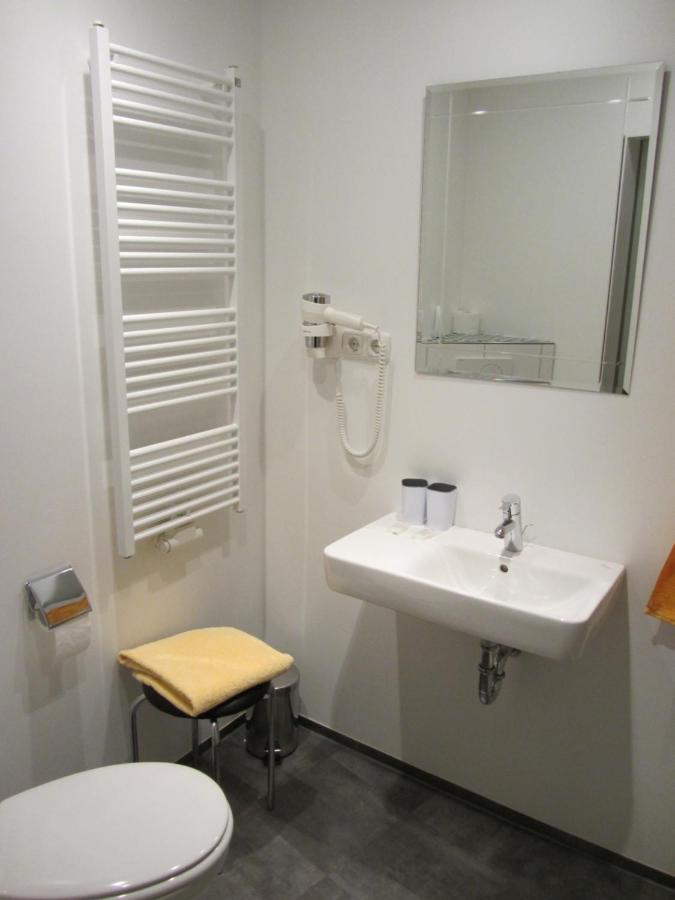 Hotel Rose วาร์บวร์ก ภายนอก รูปภาพ